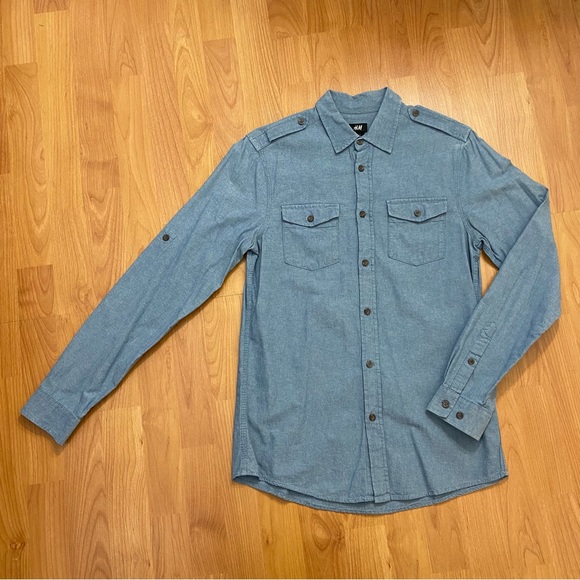H&M Men’s Denim Style Button Up Shirt Size Small - Picture 2 of 7